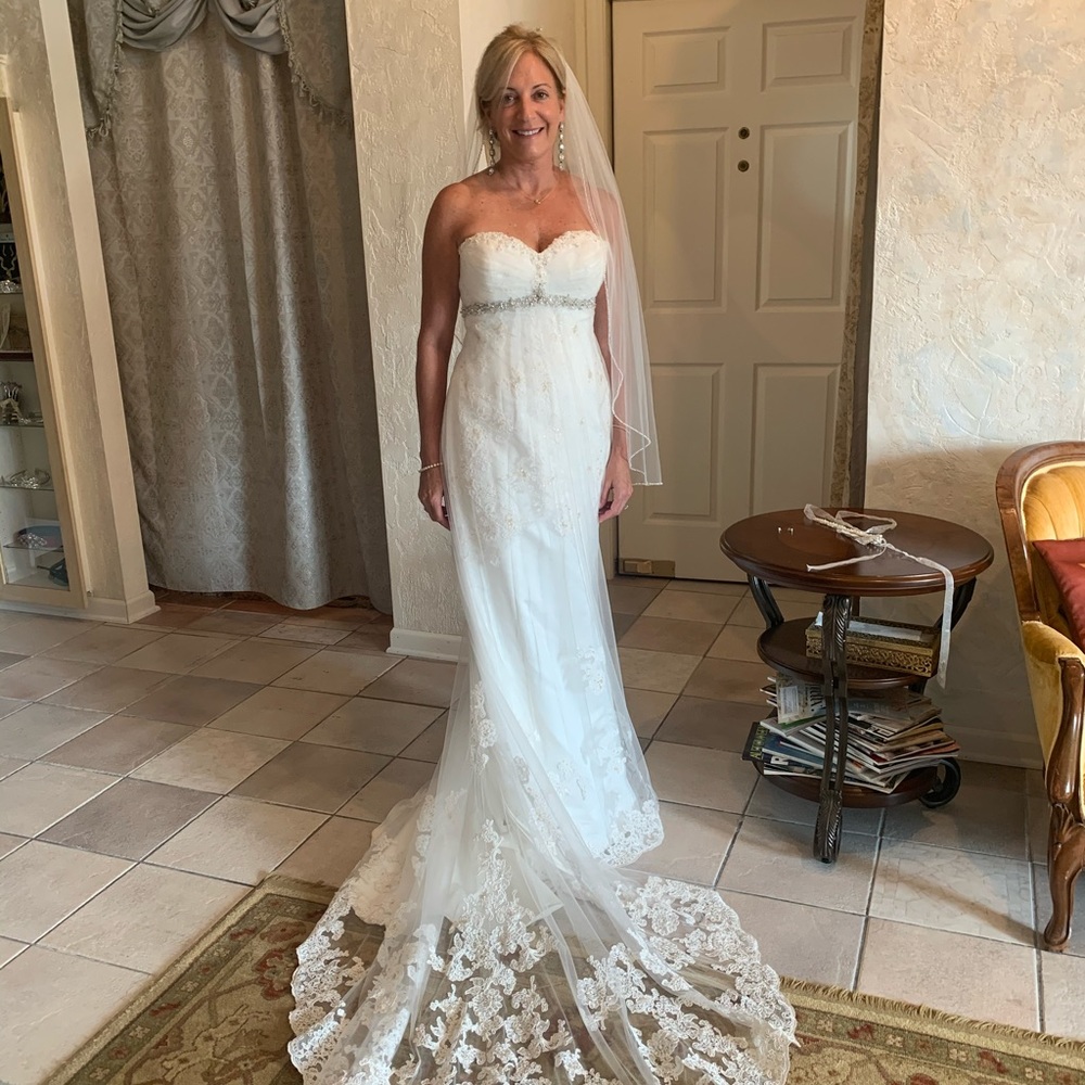 Such a gorgeous dress   Size 10